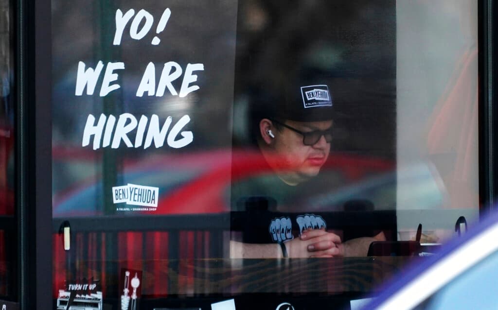 El desempleo en EEUU se mantiene en 3.6% en mayo tras la creación de 390,000 nuevos trabajos