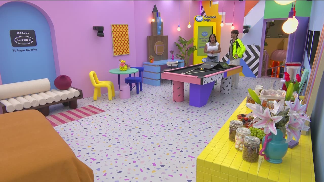 Los colores pastel y la mítica mesa de billar no podían faltar en esta cuarta temporada.