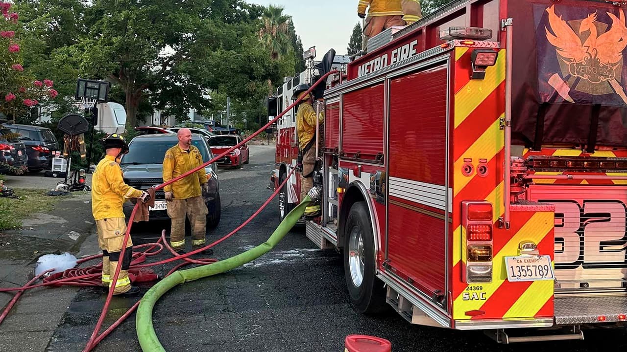 Incendio en un complejo de condominios deja ocho personas desplazadas en Arden-Arcade