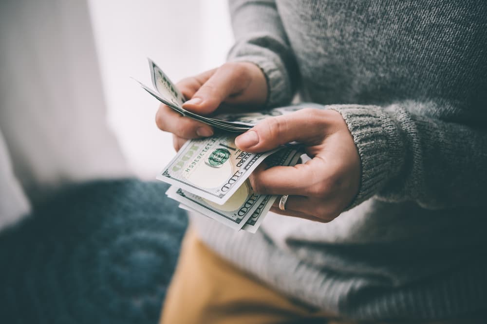 En cuanto a lo financiero son personas muy justas, inteligentes y prudentes. No son materialistas y detestan gastar el dinero a lo tonto.