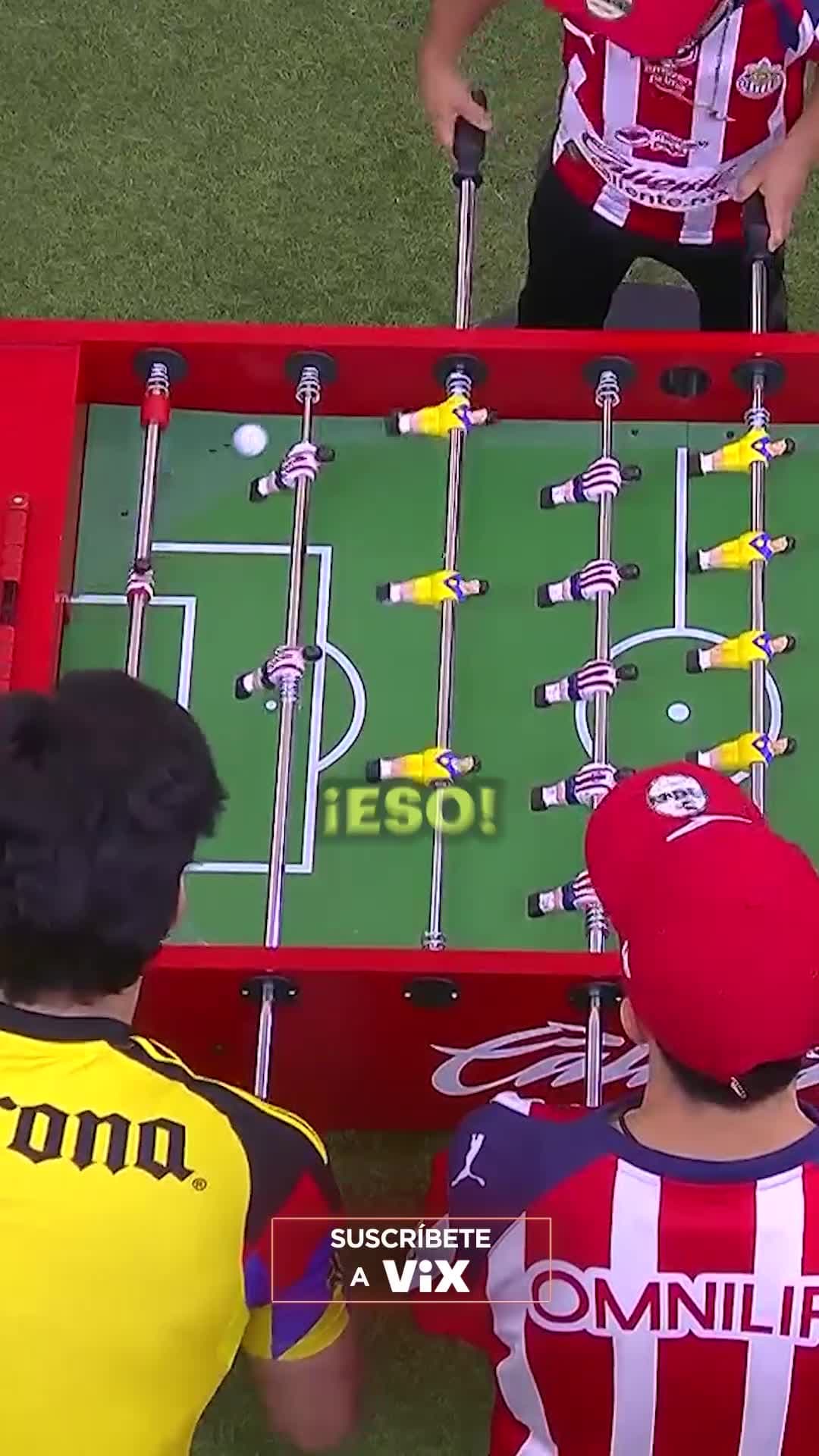 Guana y Aarón DERROTARON a Elaine y Abelito en FUTBOLITO