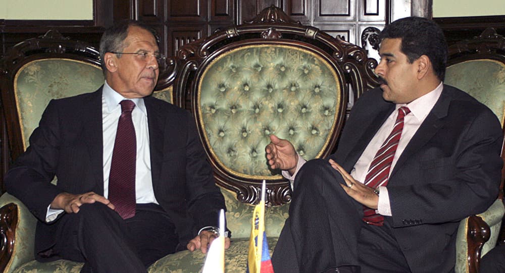 El canciller ruso, Sergei Lavrov, visitó Venezuela en febrero y criticó las sanciones de Estados Unidos. En la foto (izq) con Nicolás Maduro.