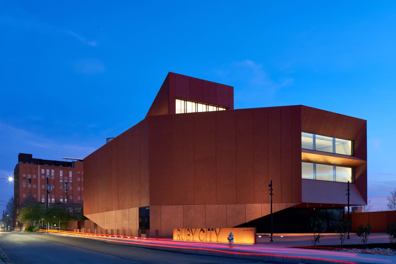Ruby City, es un museo cuadrado de 14,472 pies.