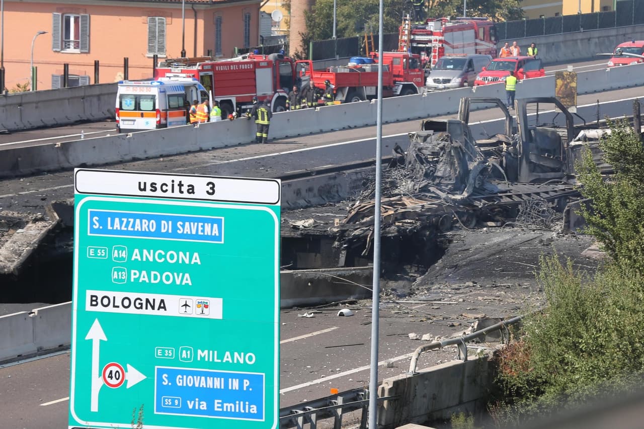 El conductor del vehículo permanece desaparecido, indican medios italianos.