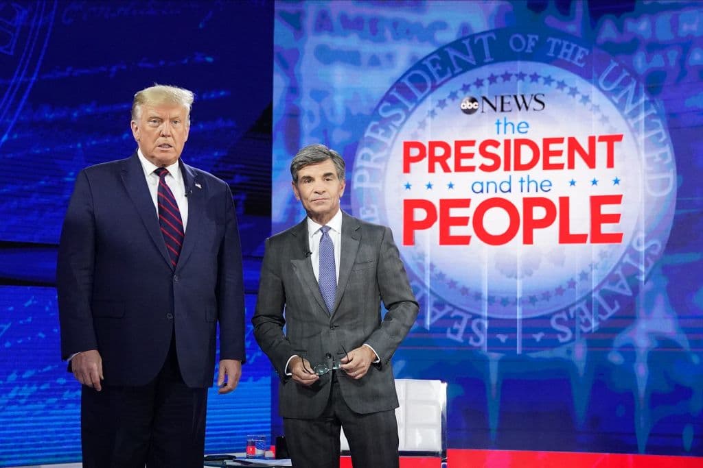 "Por favor, déjeme terminar mi pregunta, señor": Trump enfrenta duras críticas en un tenso foro con electores