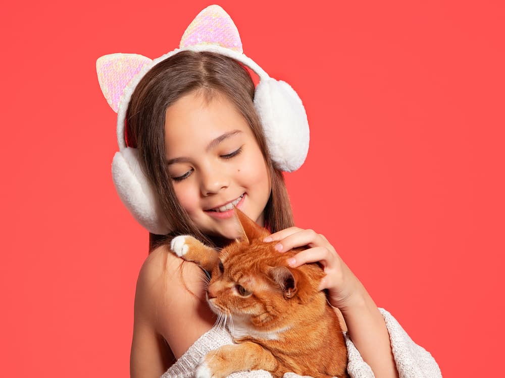 El cariñoso o cariñosa niño nativo de Cáncer presenta hermosas cualidades:
<b> </b>es amoroso y maternal, altamente intuitivo e imaginativo, con muchas percepciones, sueños clarividentes, protector de la familia y los animales, comprensivo, cauteloso en los negocios y en las palabras, confiable y gran y fiel amigo, de los que nos acompañan hasta el final. 
<br>