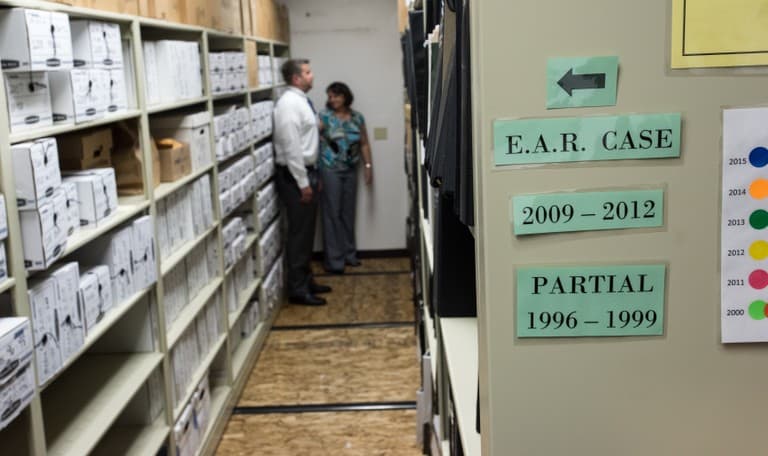 Autoridades del FBI tenían montañas de evidencias del 'Asesino del Estado Dorado' y aún así en cuatro décadas no pudieron dar con él.