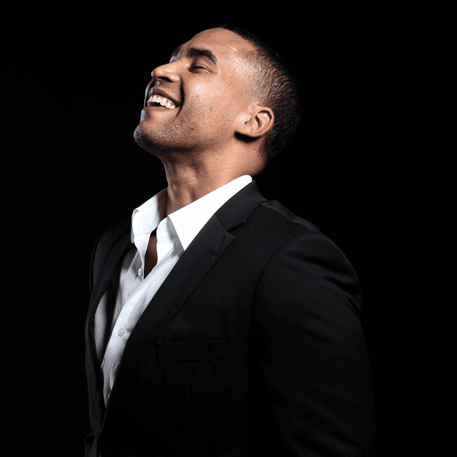 En septiembre de 2014, Don Omar fue arrestado por cargos de violencia hacia su ex pareja, Rebeca López, según informó el portal de El País.
