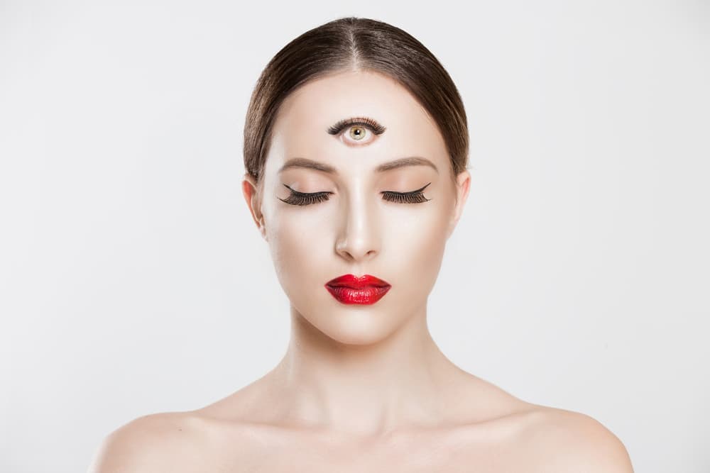 Los dos anteriores y también un desarrollo impactante de tu intuición, tu percepción síquica, tu sensibilidad y facultad de prever y ver más allá. Tiempo en que tus sueños se materializan y convierten en realidad tus más alocadas fantasías.