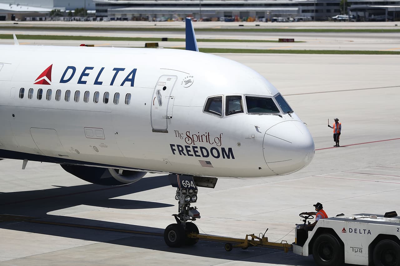 La FAA investiga el caso del Boeing de Delta que perdió una rueda cuando se preparaba para despegar en Atlanta