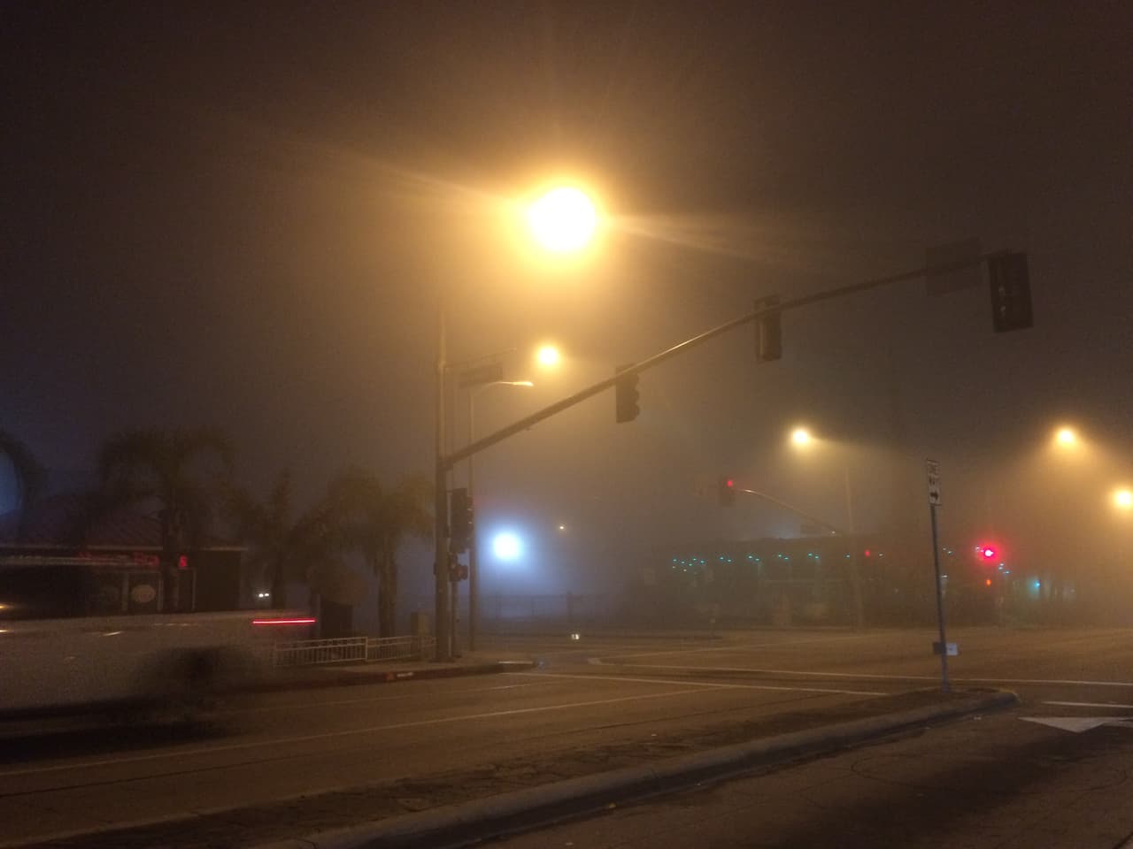 2. Encender las luces cortas de su vehículo.