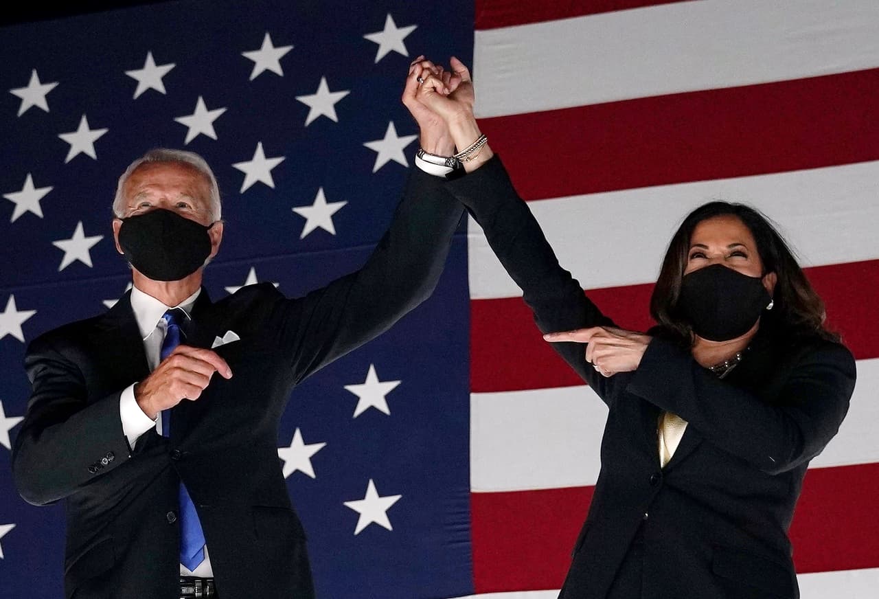 Joe Biden había prometido que sería acompañado en la boleta electoral por una mujer. Luego Biden anunció que Kamala Harris era ideal para la fórmula presidencial. La fotografía fue tomada en el cierre de la Convención Demócrata, realizada virtualmente por las restricciones del covid-19.