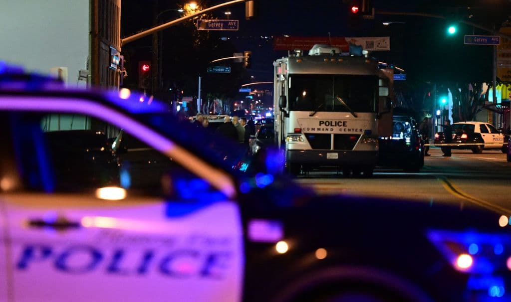 Indicaron que además de este tiroteo mortal, se reportó otro tiroteo en la Alhambra, sin víctimas. Investigan si hay alguna relación entre ambos sucesos.