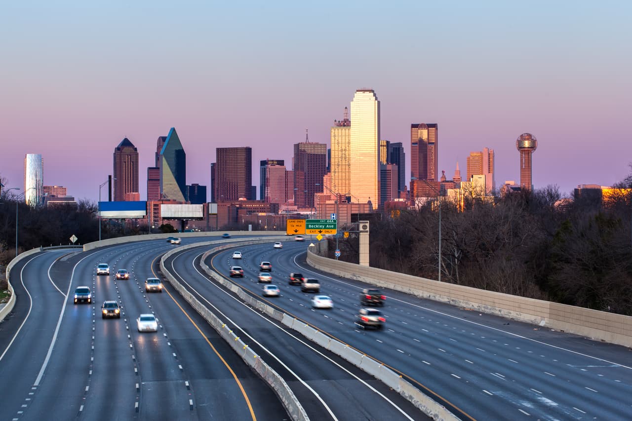 <h3 class="cms-H3-H3"><b>Dallas-Ft. Worth, Texas</b></h3>
<b> </b>
<br>
<br>
<b>Reducción del tráfico vehicular: </b>35%
<br>
<b>Reducción promedio en el estado de Texas: </b>30%