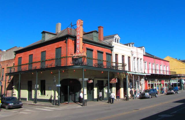 El estudio señala que las principales ciudades para los jubilados tendían a estar ubicadas en los estados del sureste o de las montañas. 
<b>Nueva Orleans,</b> en Louisiana, ocupa el puesto 
<b>11</b> de la lista.