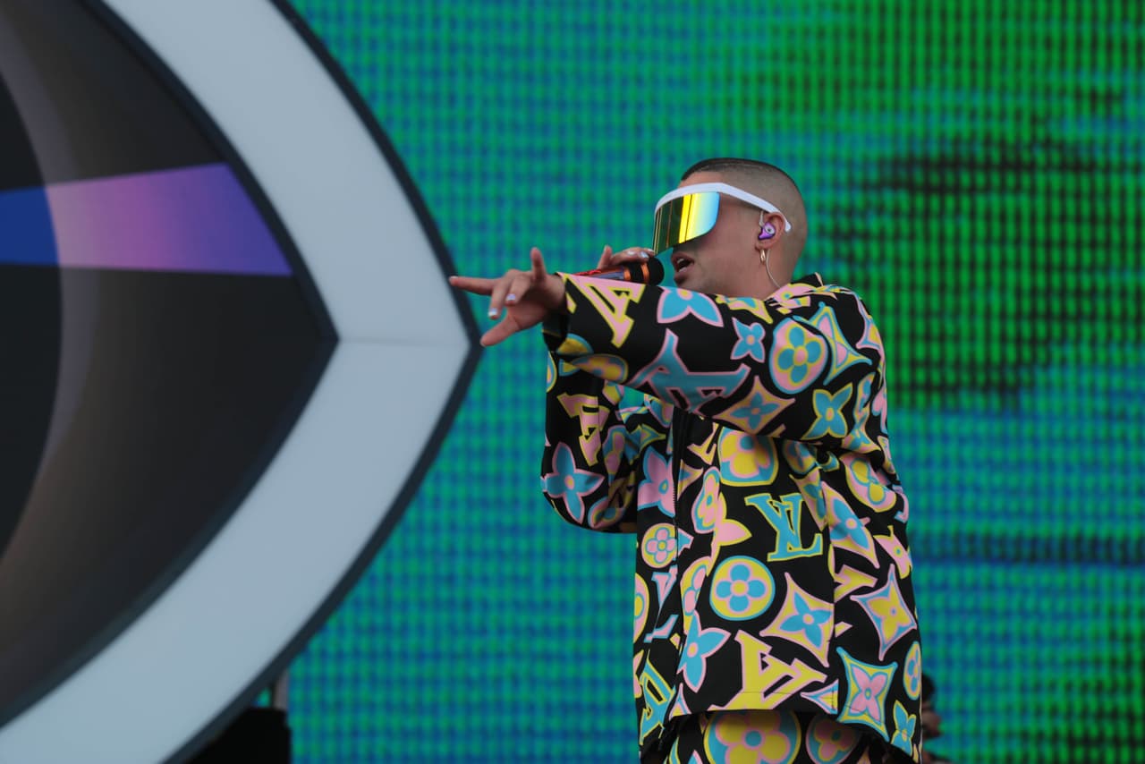 Benito, verdadero nombre del cantante de trap, aseguró que haber nacido cerca de San Juan (Puerto Rico) influyó en su interés por vestirse de una manera única: "Cuando me presento en algún lado, quiero que la gente me identifique no solo porque ahora soy famoso, sino siempre".