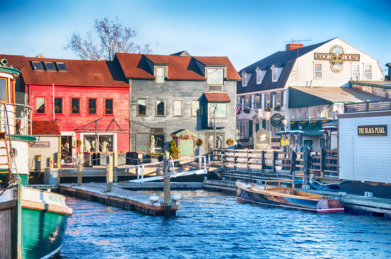 <b>Puesto 2. Rhode Island</b>
<br>
<br>Denuncias por robo de identidad: 1,191 por cada 100,000 habitantes (total: 12,621 denuncias).
<br>
<br>Pérdida de dinero promedio para todos los tipos de fraude: 229 dólares. 
<br>
<br>Usos más comunes del robo de identidad: falsificación de documentos para recibir beneficios gubernamentales (80%) y otras estafas de identidad (9%).
<br>