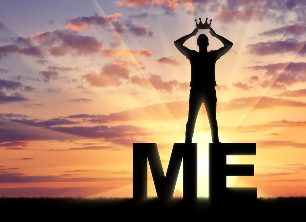 Entre sus defectos a trabajar, es que las personas de este signo pueden ser muy egoístas, enfocados solamente en sus propios intereses o metas, y puede que sus acciones o palabras hieran a los demás - sea o no intencional.
