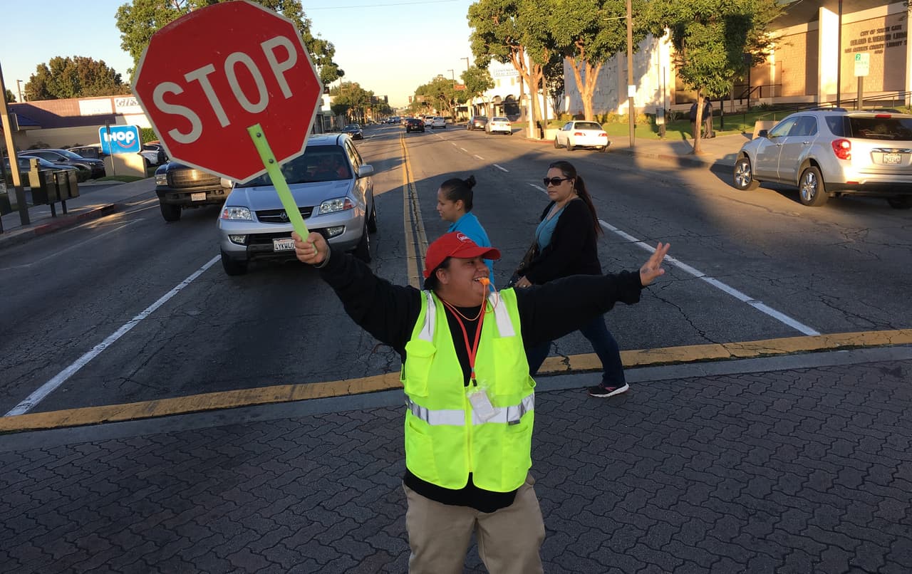 En estas comunidades de Los Ángeles el cruzar una calle se ha convertido en una sentencia, algunas veces fatal para sus peatones.
<br>