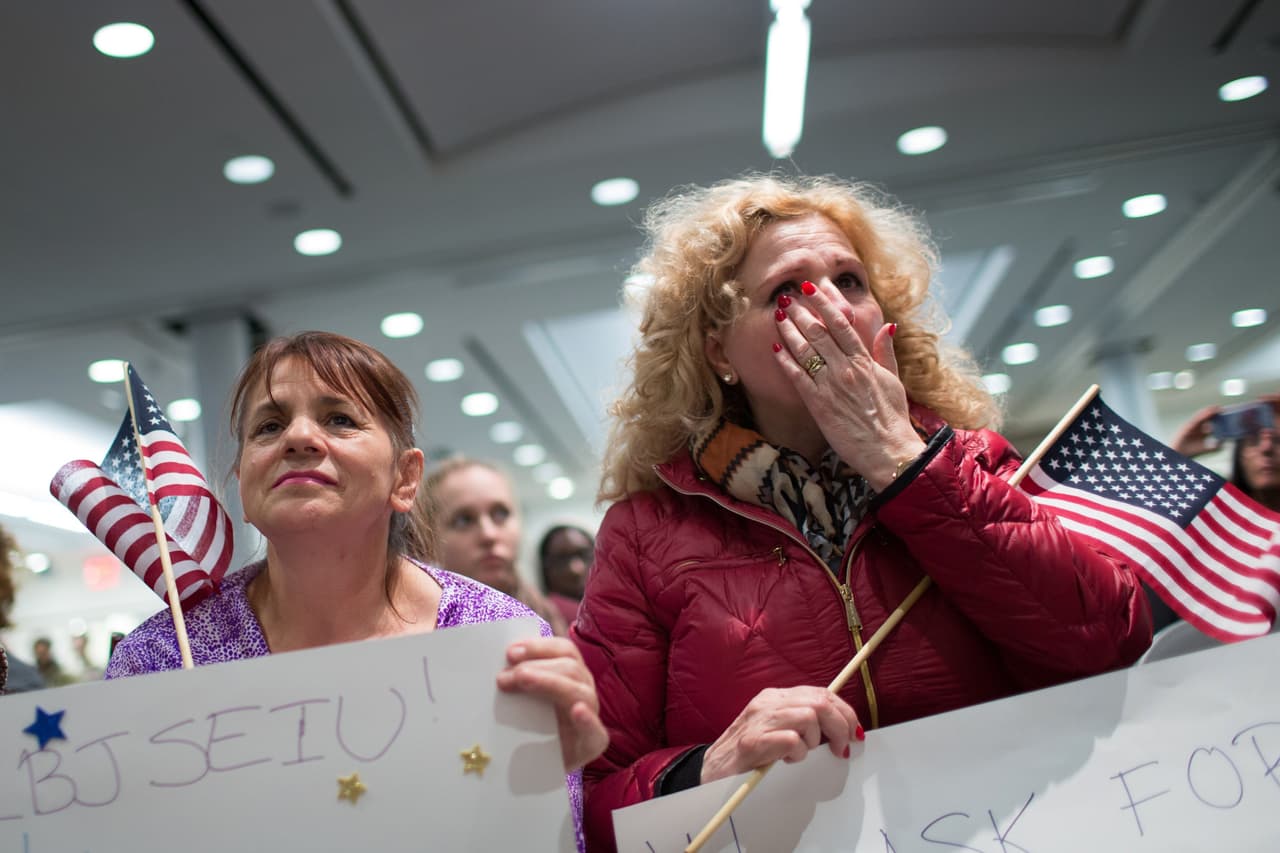 Estos son los inmigrantes que se verán obligados a demostrar que no se convertirán en una carga para el gobierno, en lo relacionado con su subsistencia. 
<br>