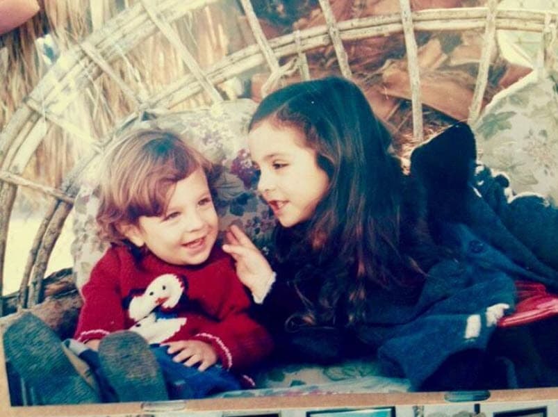 Fiona tenía 5 años y su hermano Luca apenas 3 años cuando su padre sufrió un infarto fulminante en Los Ángeles.