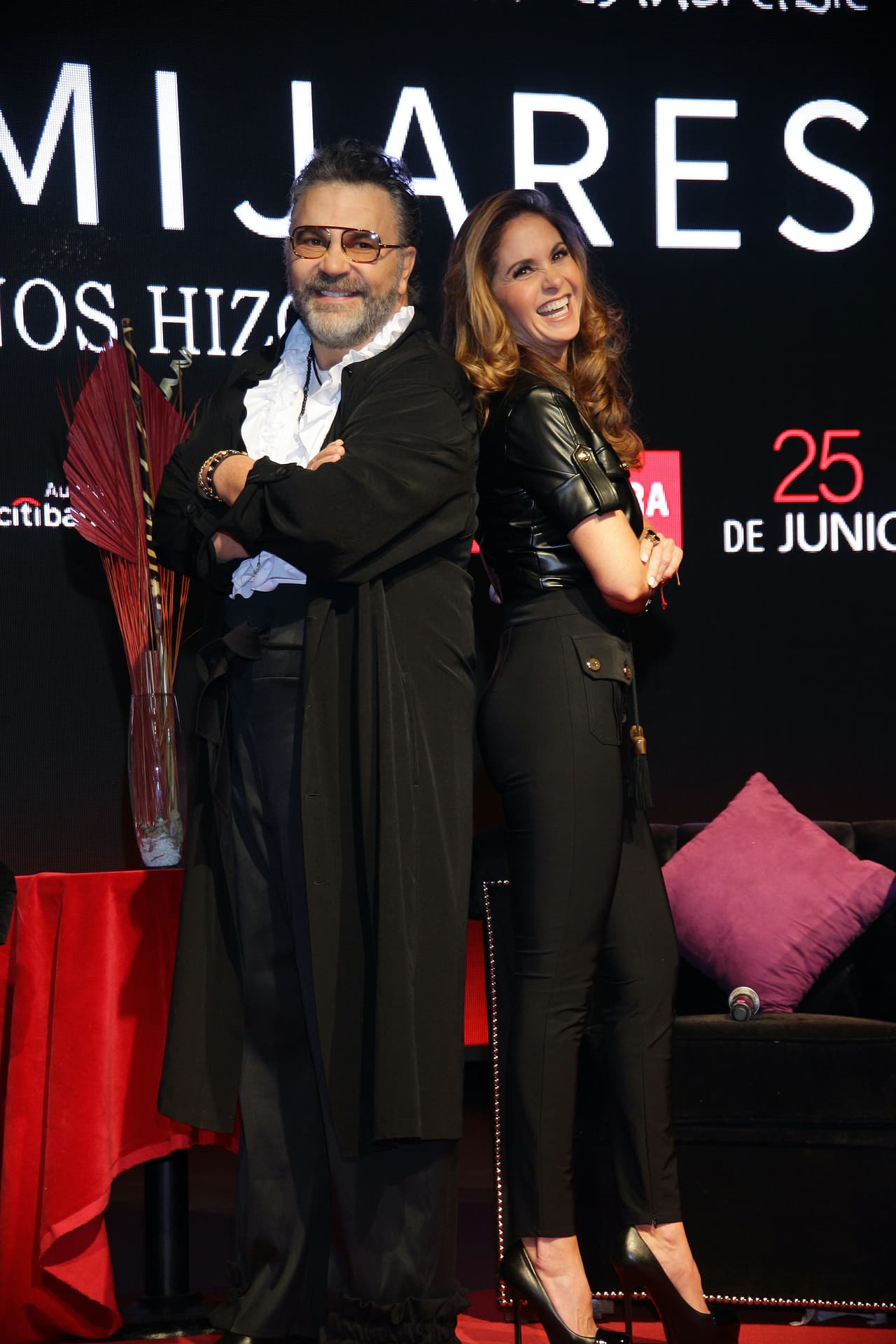 "Claro que gritan 'beso, beso' y 
<b>nosotros decimos: '¿Pooor?'</b>", contó entre risas.
<br>
