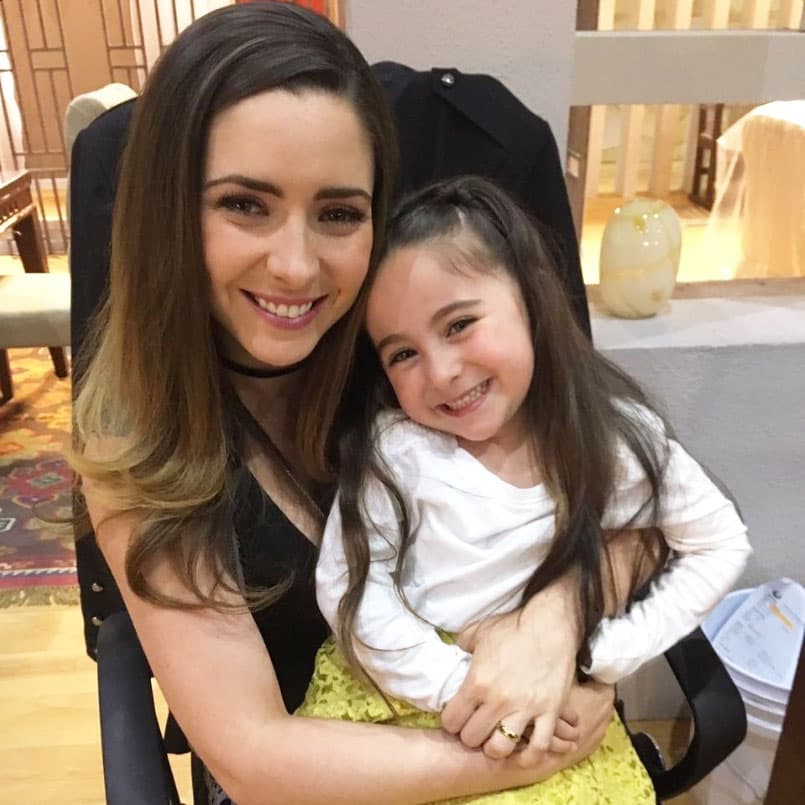 Se nota que se creó una gran conexión entre las dos actrices, pues las escenas de madre e hija entre 
<b><a href="http://www.univision.com/novelas/la-doble-vida-de-estela-carrillo/ariadne-diaz-es-estela-carrillo-en-la-doble-vida-de-estela-carrillo">'Estela'</a></b> y 
<b>'Palomita'</b> parecen reales.