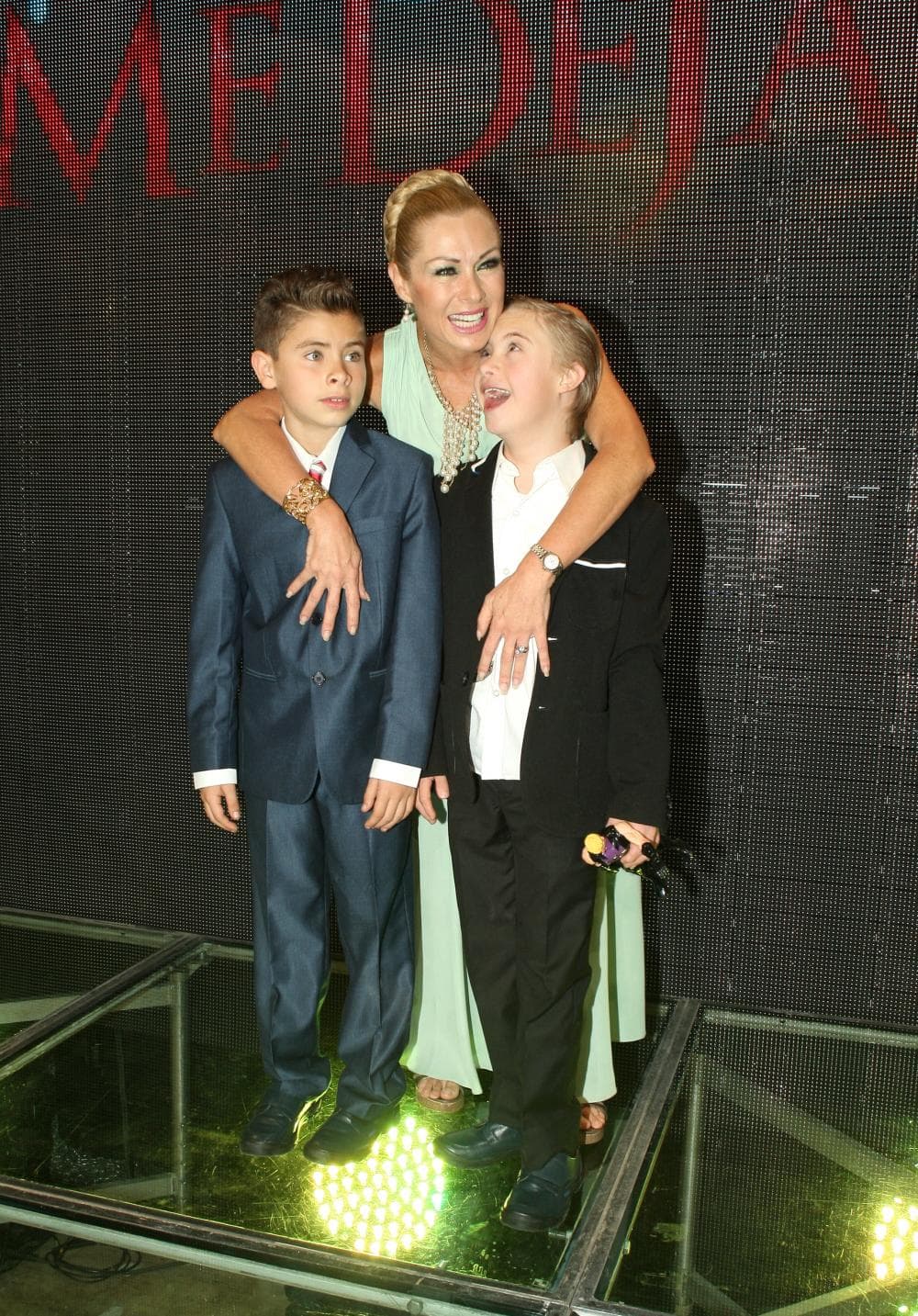 <b>Leticia Calderón </b>
<br>La actriz de telenovelas es la orgullosa madre de Luciano y Carlo a quienes, cada que puede, presume con sus seguidores.
