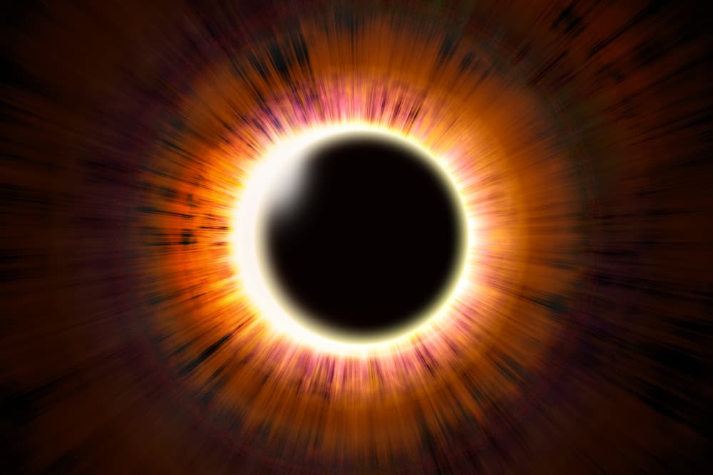Sobre todo porque cada año, todo el tiempo, hay eclipses, sean de luna o de sol, parciales o totales. Si así fuera, cada vez que pasa uno, nos veríamos inmersos en constantes devastaciones. Lamentablemente, lo que ocurre en estos momentos es motivo de otras cosas, como el calentamiento global, y no de mitos, viejas culturas y hasta religiones.