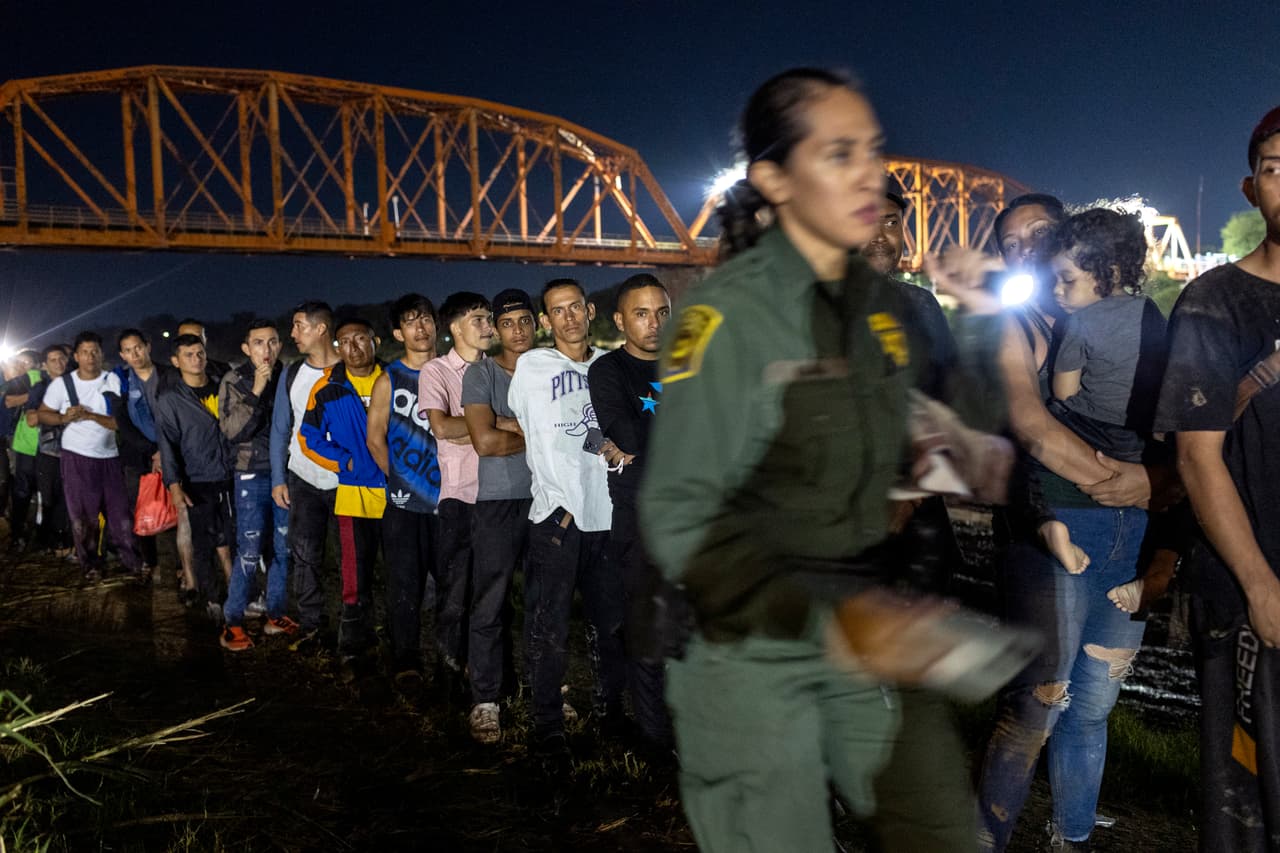 Gobierno de Biden revisa situación en la frontera con México y prepara una "nueva política"