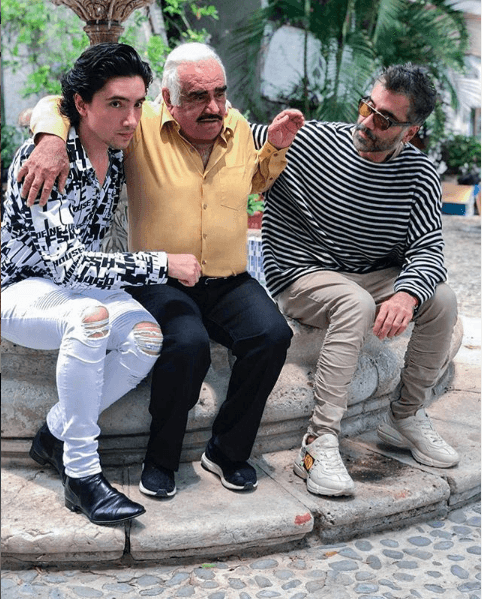Alex Fernández (izquierda) está nominado al 
<b><a href="https://www.univision.com/shows/latin-grammy/lista-completa-de-los-nominados-a-los-premios-latin-grammy-2019">Latin GRAMMY 2019 </a></b>en las categorías de Mejor álbum de música ranchera/mariachi por su disco debut 'Sigue la dinastía', y en la de Mejor canción regional mexicana por el sencillo 
<b><a href="https://www.youtube.com/watch?v=8aeFzrWH1ig" target="_blank">'Te amaré'</a>. </b>