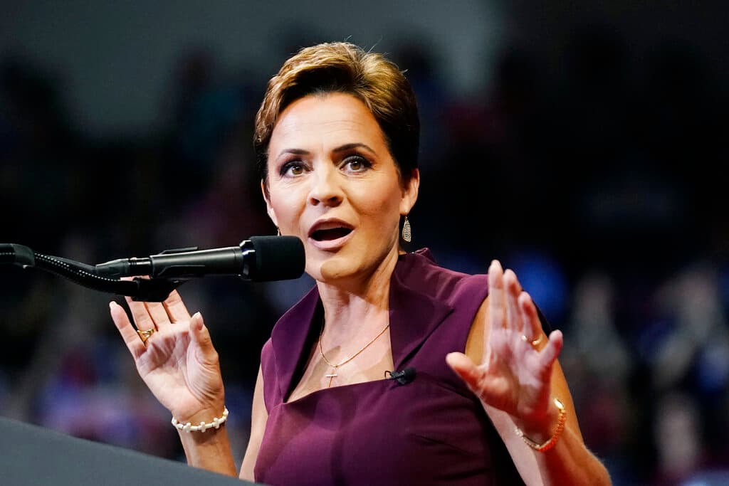Kari Lake impugna su derrota en Arizona y demanda a su contrincante y otros funcionarios electorales de Maricopa
