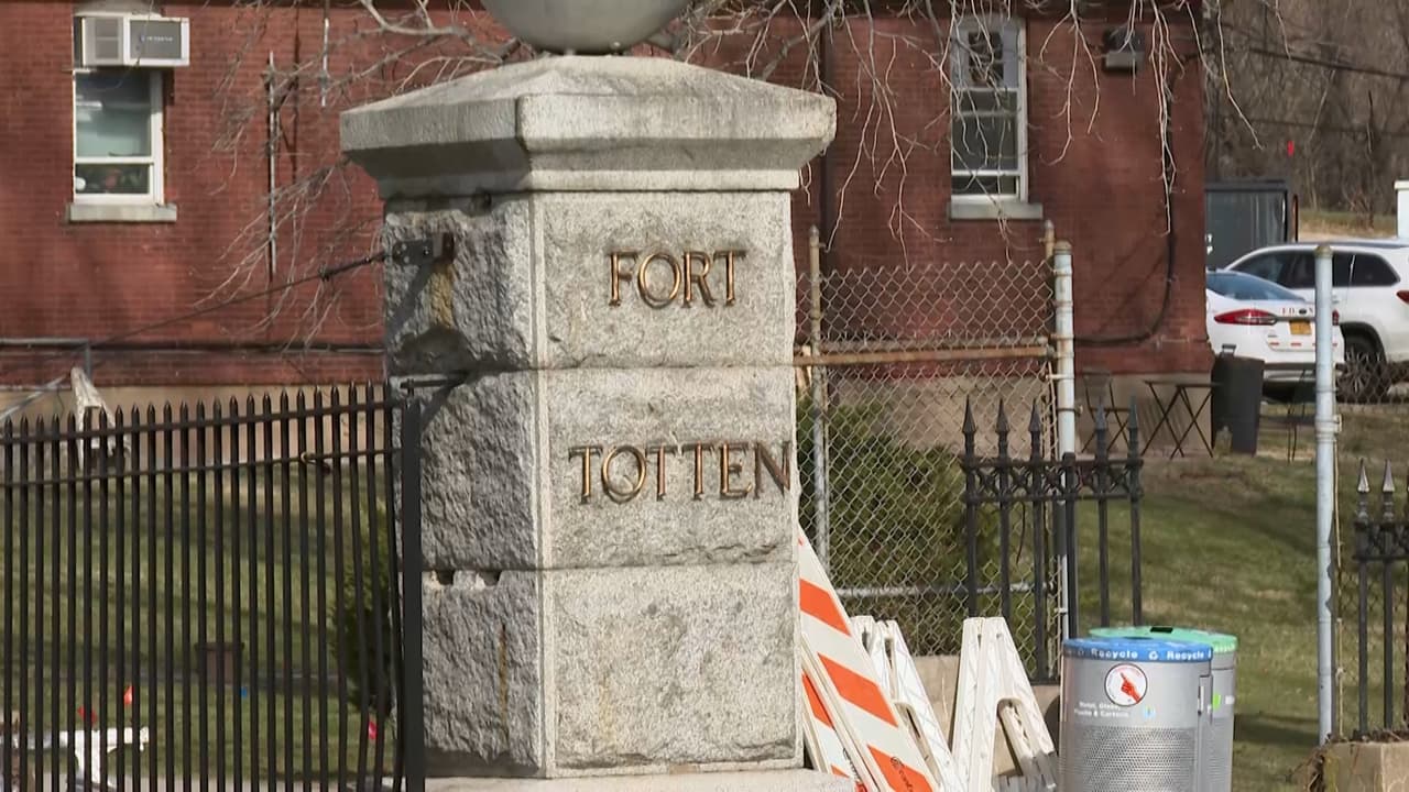 La zona donde fue encontrado el cuerpo es un área usualmente vigilada, pues 
<b>el fuerte que ahí se encuentra es utilizado por la NYPD para realizar entrenamientos</b>.
<br>