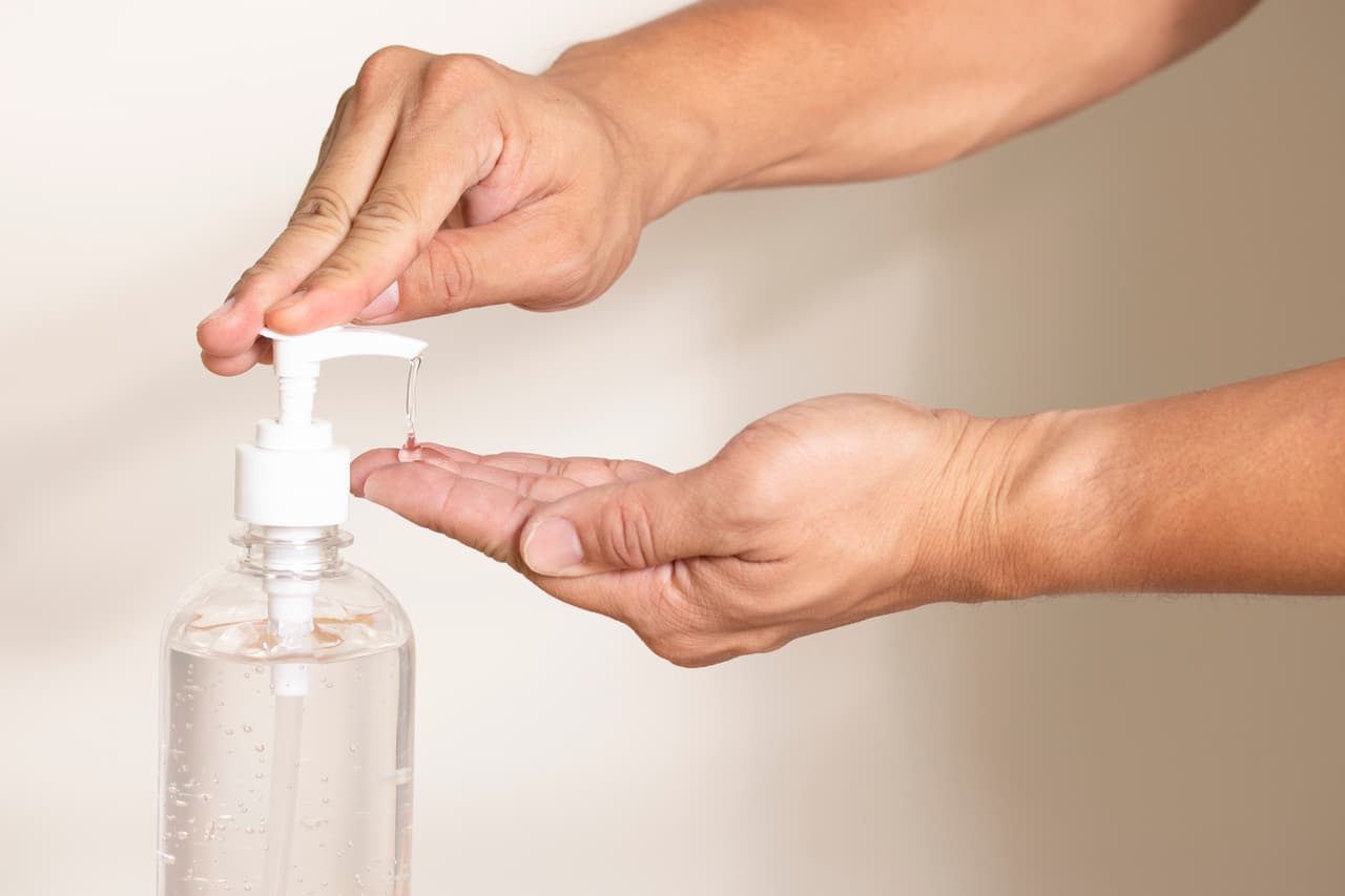Al describir las posibles afectaciones que podrían provocar estos productos, la FDA aseguró tener conocimiento -gracias a los centros de control de intoxicaciones y los departamentos de salud estatales- de casos de ceguera, afectaciones cardíacas, en el sistema nervioso central, así como hospitalizaciones y hasta muertes. "Los niños pequeños, adolescentes y adultos mayores que ingieren estos productos (...) tienen mayor riesgo", comunicó. 
<br>