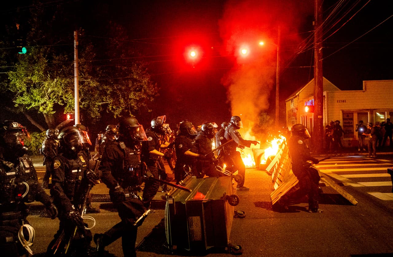 Tras persecuciones y enfrentamientos cuerpo a cuerpo, varias docenas de personas fueron arrestadas.