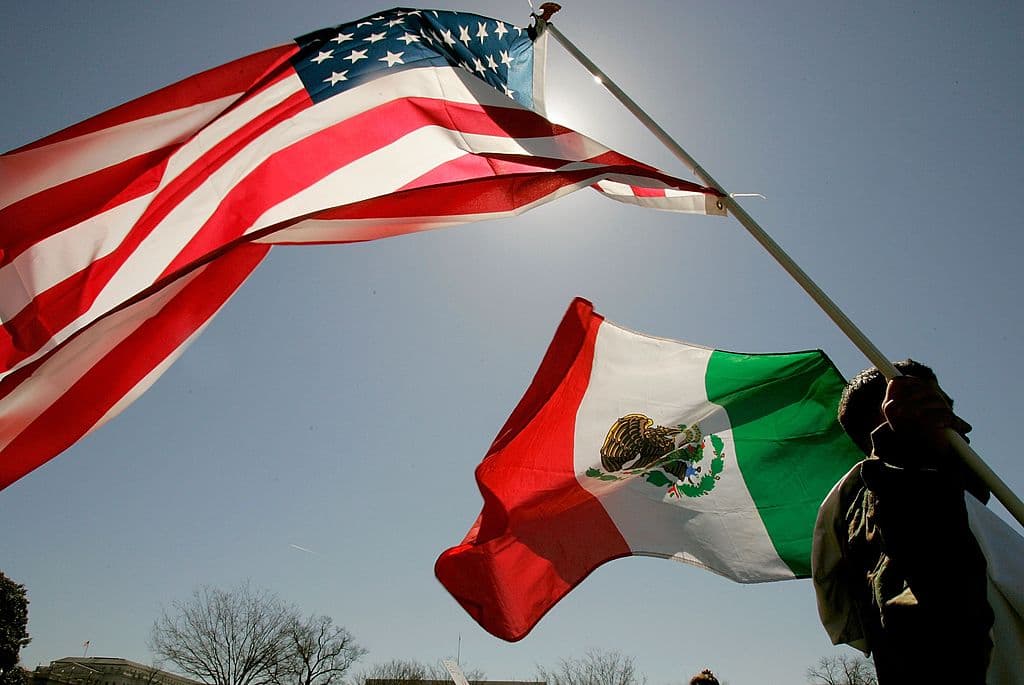 México — Santa Ana | 
<a href="https://consulmex.sre.gob.mx/santaana/" target="_blank">Sitio web </a>
<br>828 North Broadway Street 
<br>Santa Ana CA 92701
<br>Teléfono: (714) 835-3069
<br>Correo: consana@sre.gob.mx