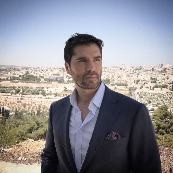 El protagonista de la telenovela 'Alma rebelde' ha mostrado su interés en los temas que abordan los 
<b>derechos de los migrantes y la trata de personas</b> en repetidas ocasiones.
<br>