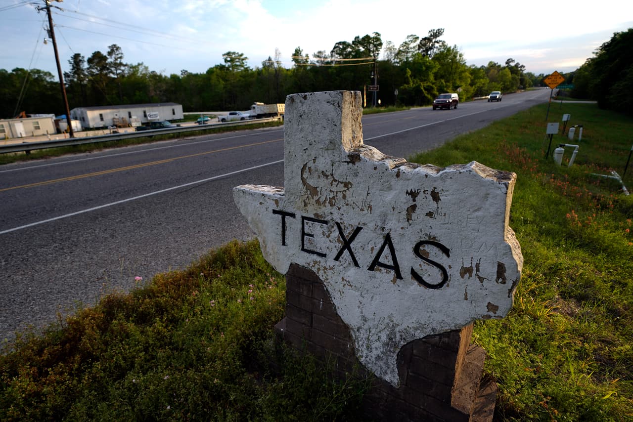 <b>Puesto 18: Texas. </b>Solo el 1.3% de los puentes debe repararse o reemplazarse en el estado (el más bajo del país) pero el 24.7% de las carreteras deterioradas.
<b> </b>Los registros de descarrilamientos de trenes, causados comúnmente por roturas en los rieles, también fueron muy altos (822 entre 2015 y 2019), 7.8 por cada 100,000 millas de vías (la media nacional es de 4.8).