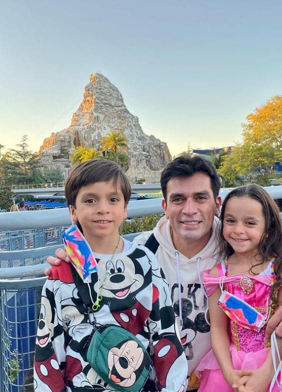 Jorge dejó claro que aunque sean hijos de diferentes madres, no ve diferencias y para él no son medios hermanos.
<br>