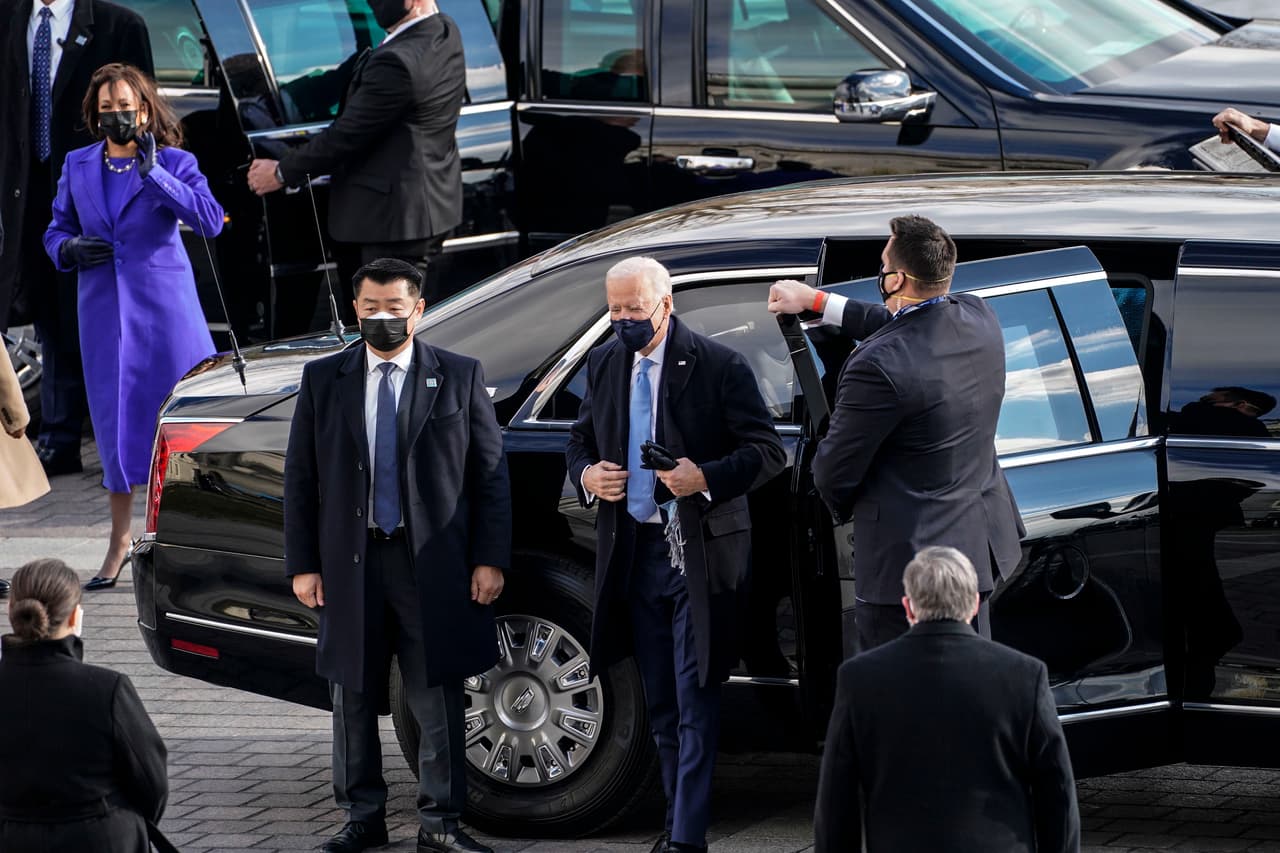 No nos cabe duda que esta limusina presidencial cuenta con muchas otras características que no tienen nada que envidiarle a los carros de James Bond, pero obviamente por razones de seguridad el Servicio Secreto de Estados Unidos prefiere no revelar sus detalles.