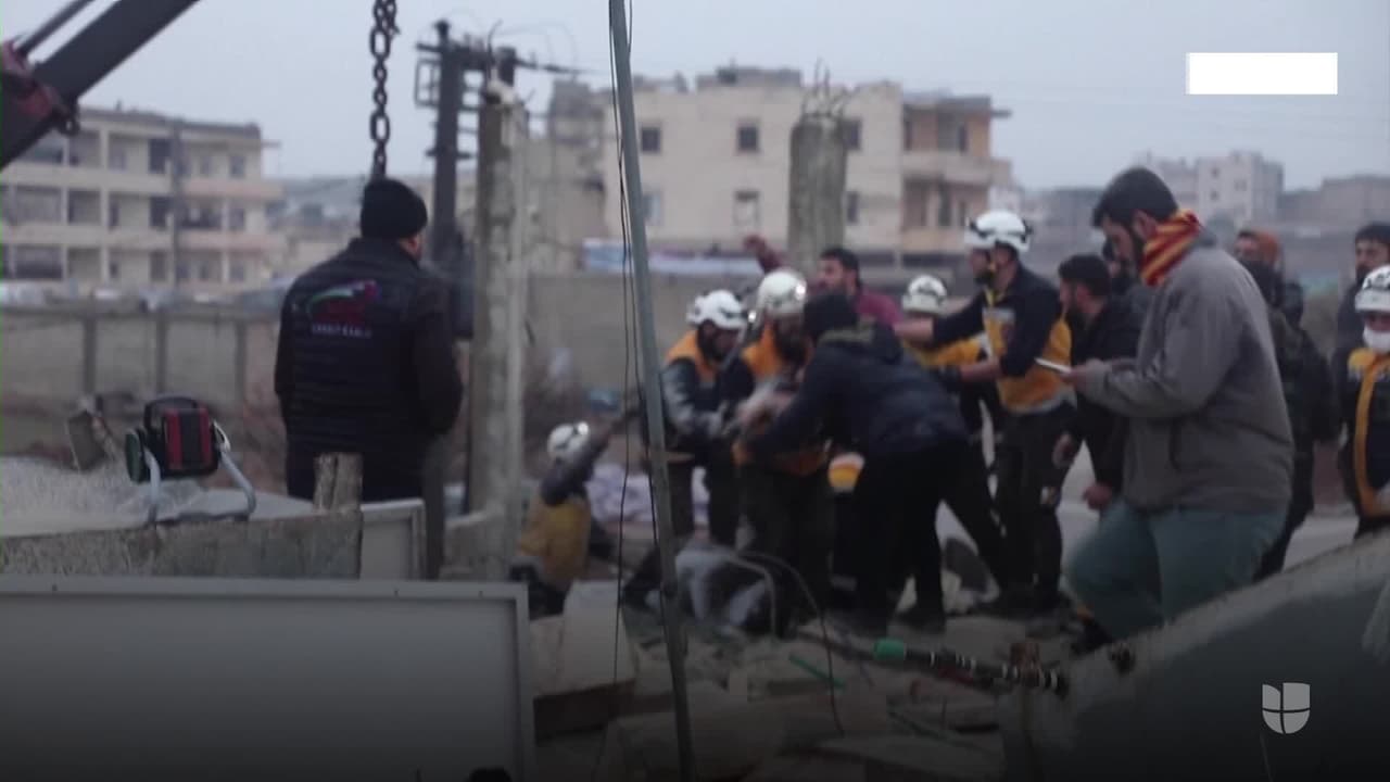 VIDEO: Turquía ha pedido ayuda internacional para acelerar los rescates, en medio de réplicas, frío y precipitaciones que complican las tareas. Según sismólogos turcos, se trata de uno de los mayores terremotos registrados en el país, ubicado en una de las zonas más sísmicas del mundo.