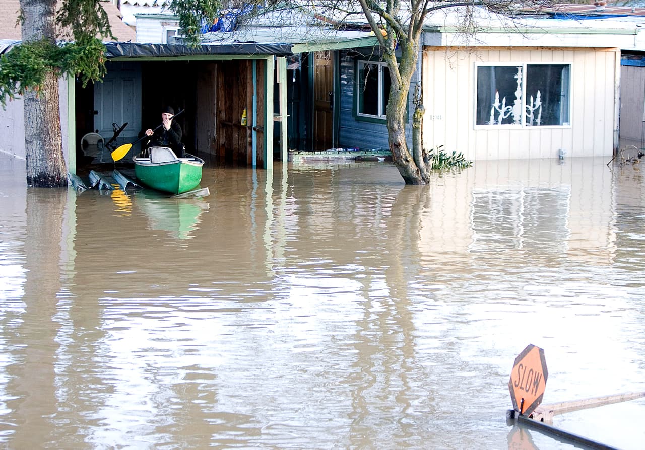 <b>Seattle, Washington</b> – Para el año 2050 los barrios de la ciudad como, Georgetown, South Park, Isla Harbor, Interbay y Golden Gardens podrían experimentar inundaciones a diario durante la marea alta. Las proyecciones de NOAA indican que Seattle experimentará 7 pulgadas de aumento del nivel del mar para el 2050 y 24 pulgadas en el 2100. Mientras que las inundaciones son una preocupación, los impactos de subida inicial de agua se notarán periódicamente con eventos de inundación de marea más frecuentes. Los niveles de agua asociados con oleadas de tormentas y "mareas reales" (acontecimientos extremos que ocurren anualmente) hoy en día se convertirán en eventos mensuales e incluso diarios.
