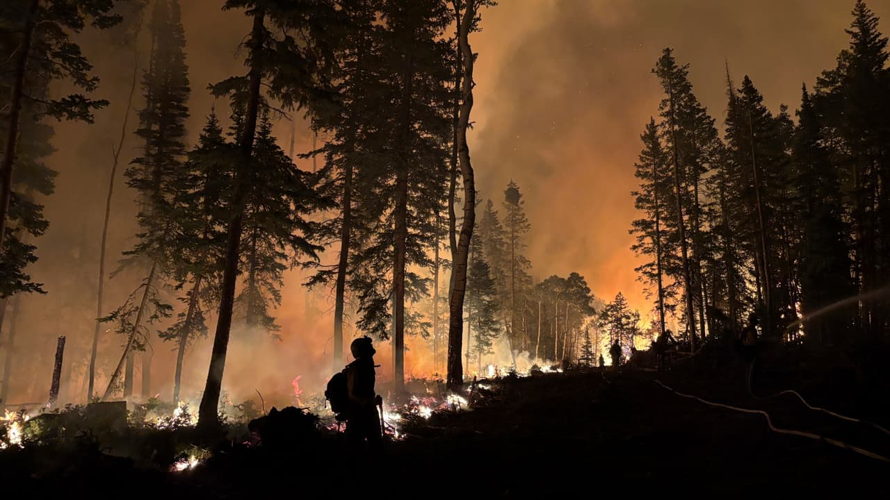 El gobernador Spencer Cox declara estado de emergencia por los incendios forestales en Utah