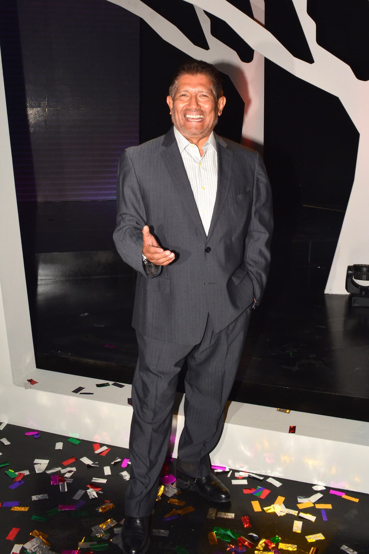El famoso productor fue muy contundente al señalar al actor como el tercero en discordia en su matrimonio con la cubana, sin embargo, en aquel entonces ella se defendió alegando que su relación con Juan Osorio 
<b><a href="https://www.univision.com/famosos/niurka-y-juan-osorio-su-escandalosa-historia-de-amor-y-odio-fotos" target="_blank">se había enfriado años atrás</a></b>, por lo que decidió comenzar una relación con Bobby Larios.
<br>