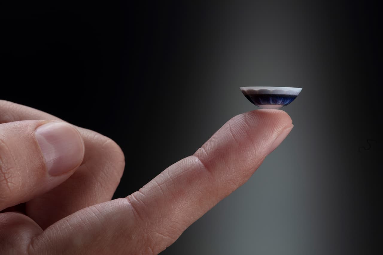 “Los lentes incorporan una serie de avances: una pantalla dinámica muy pequeña y densa, un sensor de imagen ultra eficiente, una radio inalámbrica personalizada y sensores de movimiento para el seguimiento ocular y la estabilización de la imagen”, señala Drew Perkins, CEO de Mojo Vision.