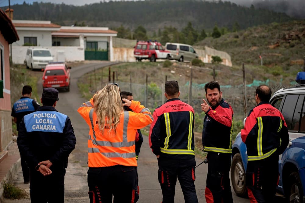 El menor, por ahora, se encuentra bajo tutela judicial ya que ningún familiar ha reclamado su custodia. La violencia contra las mujeres es un problema persistente en España, donde 993 mujeres han sido asesinadas por sus parejas o exparejas desde 2003, cuando comenzaron los registros oficiales españoles de estos asesinatos. En lo que va de año, ya 18 mujeres han muerto, víctimas de la violencia de género.
