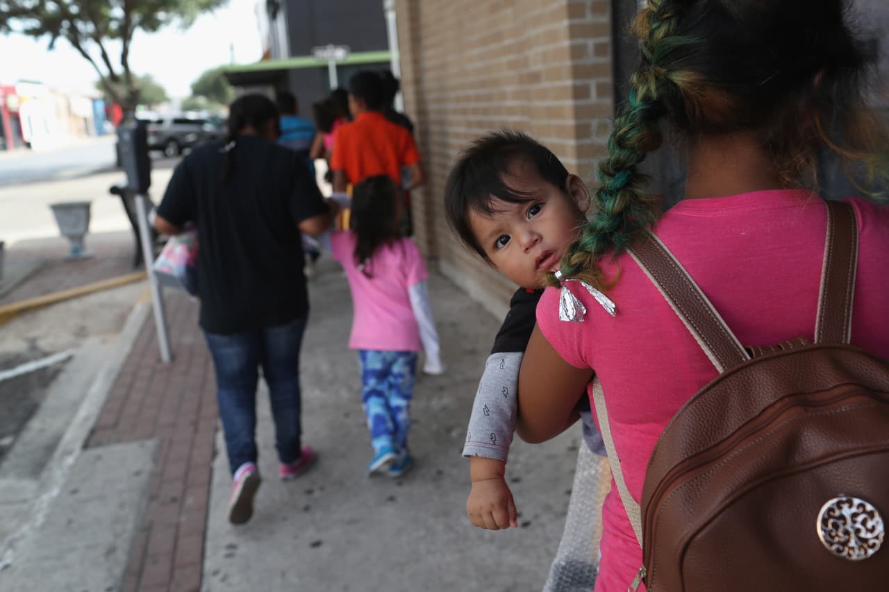 Jueces de inmigración confirman que miles de citatorios enviados por ICE son “falsos”