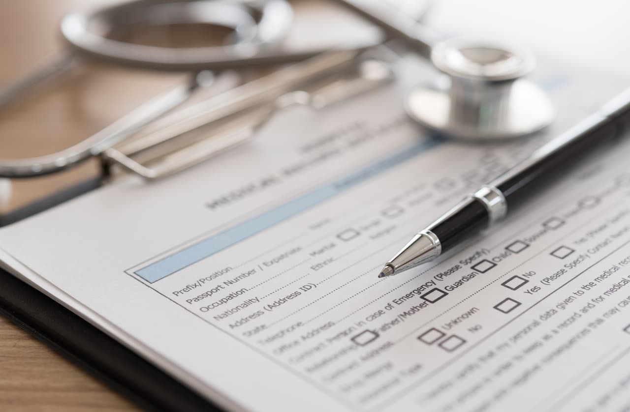 <b>¿Por qué tengo que actualizar mi información personal?</b>
<br>“En la pandemia no podíamos acabar los beneficios de Medi-Cal a las personas, ya que estaban protegidas. Ahora que terminan dichas protecciones, procesaremos las renovaciones bajo los requisitos que existían antes”, explicó Javier Corral de Servicios Públicos del Condado de Los Ángeles a Univision 34.