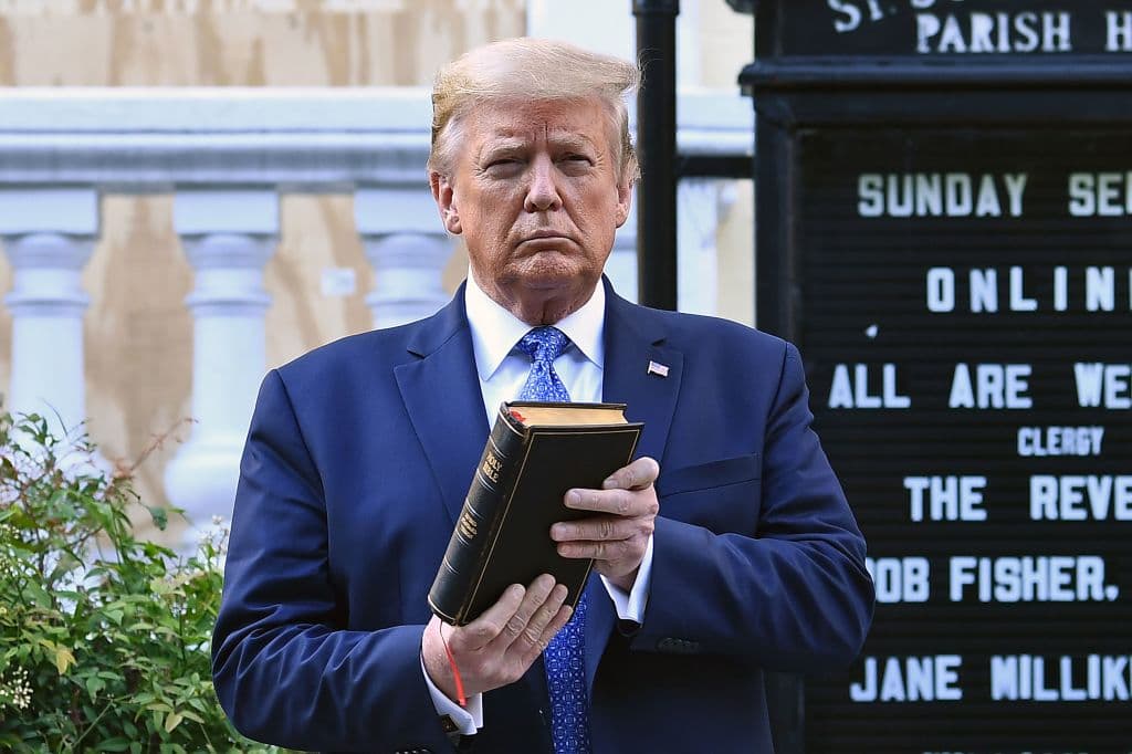 Cuando se mezclan la mano dura y la fe: Trump busca calmar a su base electoral con un discurso de "ley y orden"