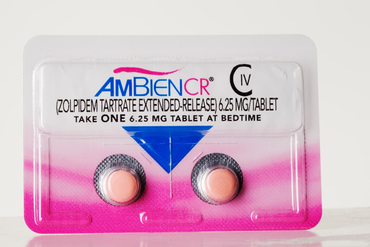 A todo esto ¿funcionan las pastillas para dormir? A pesar de su popularidad, 
<a href="http://www.aasmnet.org/Resources/pdf/PharmacologicTreatmentofInsomnia.pdf">algunas investigaciones</a> ponen en duda su eficacia. "
<b>Las pastillas para dormir se recetan demasiado a menudo y se usan durante demasiado tiempo",</b> opina 
<a href="https://www.univision.com/noticias/salud/quieres-dormir-y-frenar-el-insomnio-sin-medicamentos-este-programa-propone-una-solucion%3FlayoutType=flex">Brandon Peters-Mathews</a>, médico del sueño.